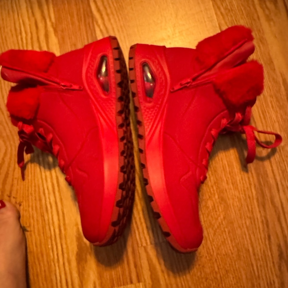 Like NEW: Skechers Women's Red Bootie Sneakers, size 9 (fits 8 too) - Picture 8 of 9